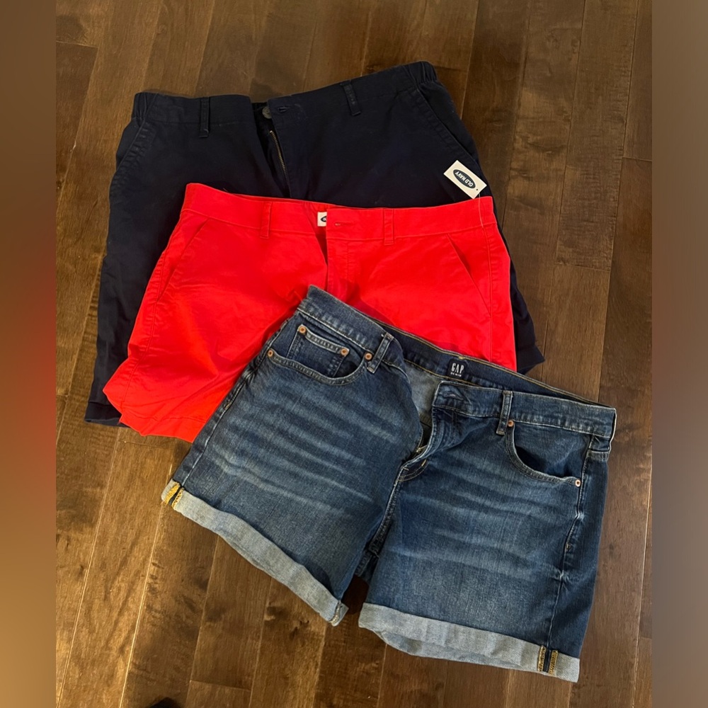 🚨Flash Sale🚨Gap & Old Navy shorts bundle-XL/size 14. 1 Denim + 2 chinoEUC/NWT.